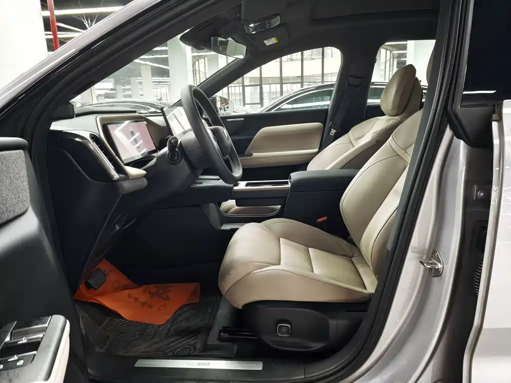 Volvo XC70 Plug-In Hybrid 2025 — фото 17