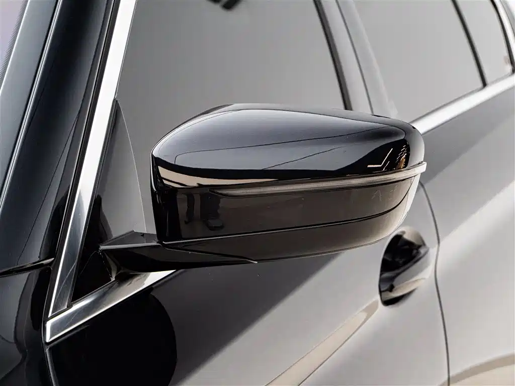 BMW 5 Series 2023 — фото 17