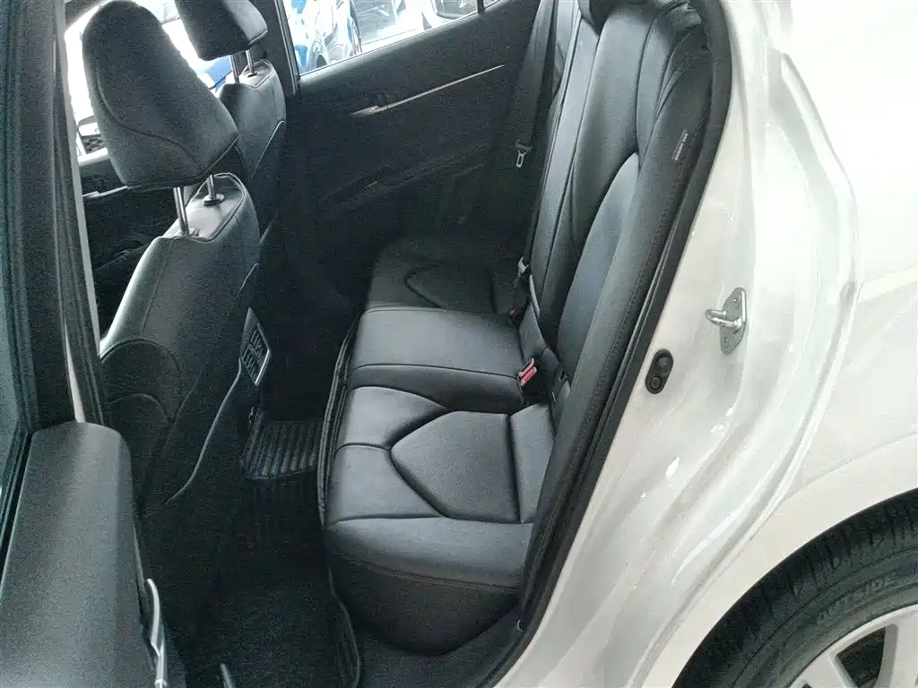 Toyota Camry 2022 — фото 13
