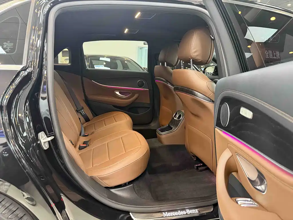 Mercedes-Benz E-Class 2023 — фото 12