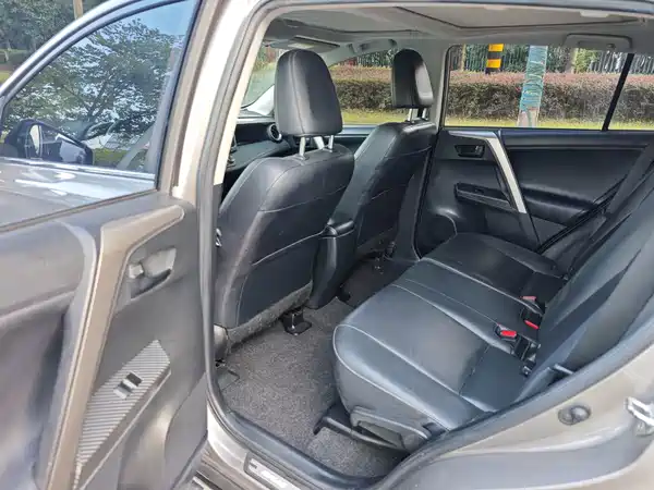 Toyota RAV4 2015