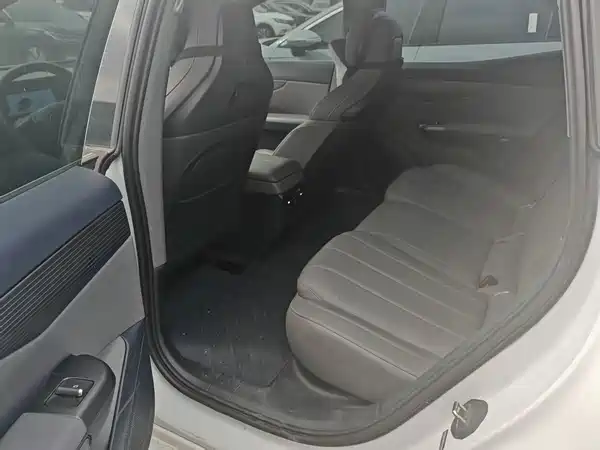 Lynk & Co 07 EM-P 2024