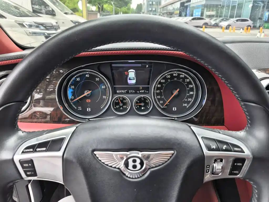 Bentley Flying Spur 2018 — фото 13