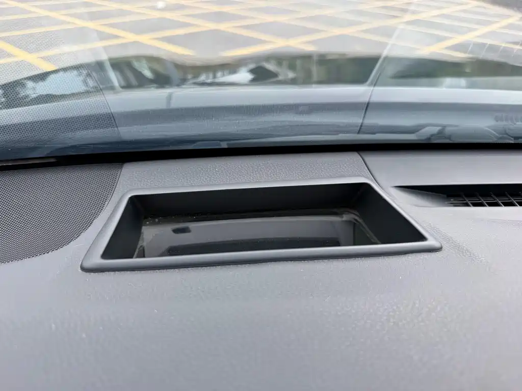 Toyota Camry 2019 — фото 33