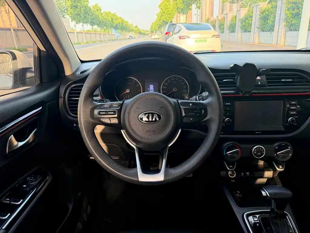 Kia KX CROSS 2017 — фото 9