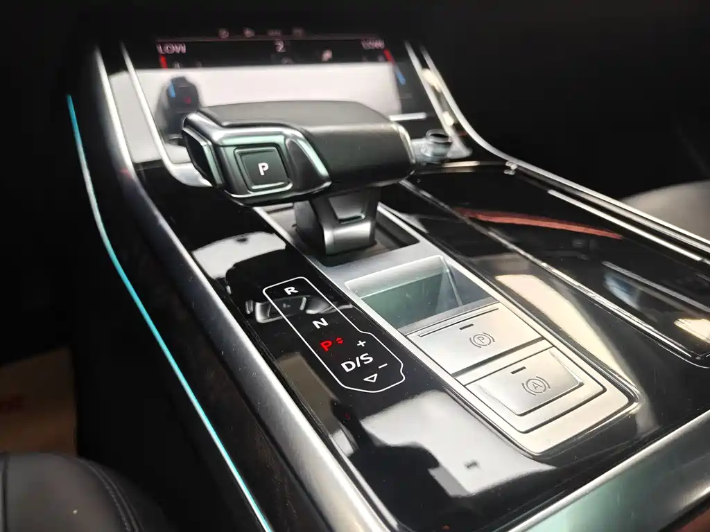 Audi Q8 2021 — фото 13
