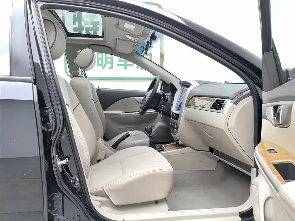 Buick Excelle 2015 — фото 23