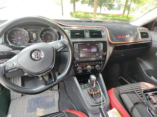 Volkswagen Sagitar 2018