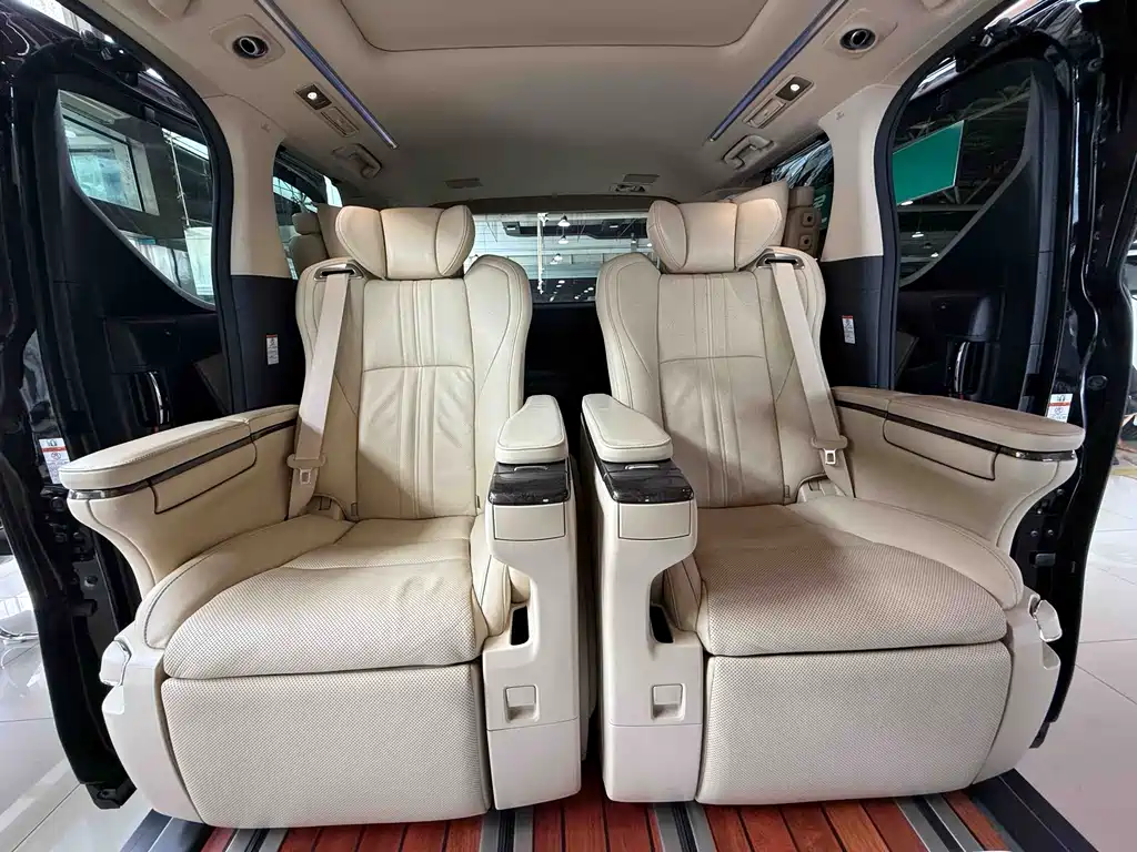Toyota Alphard 2018 — фото 21