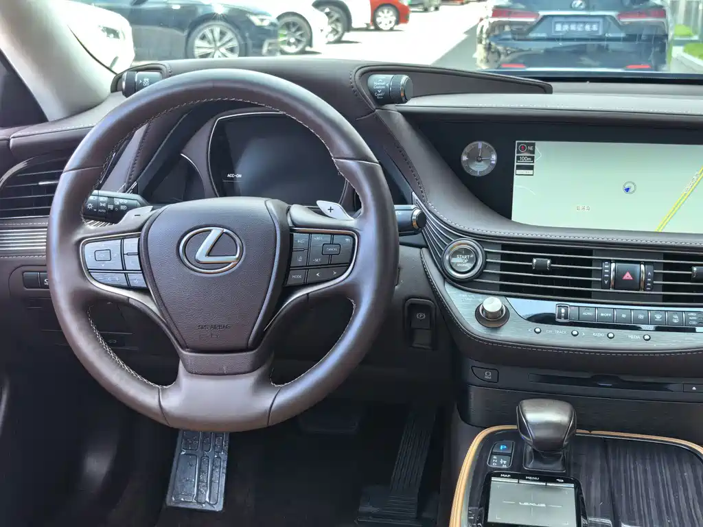 Lexus LS 2019 — фото 10