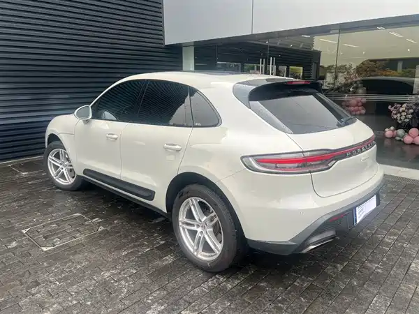 Porsche Macan 2025