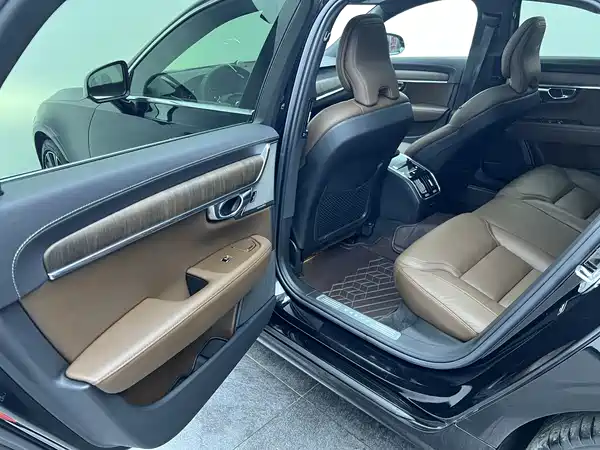Volvo S90 2024
