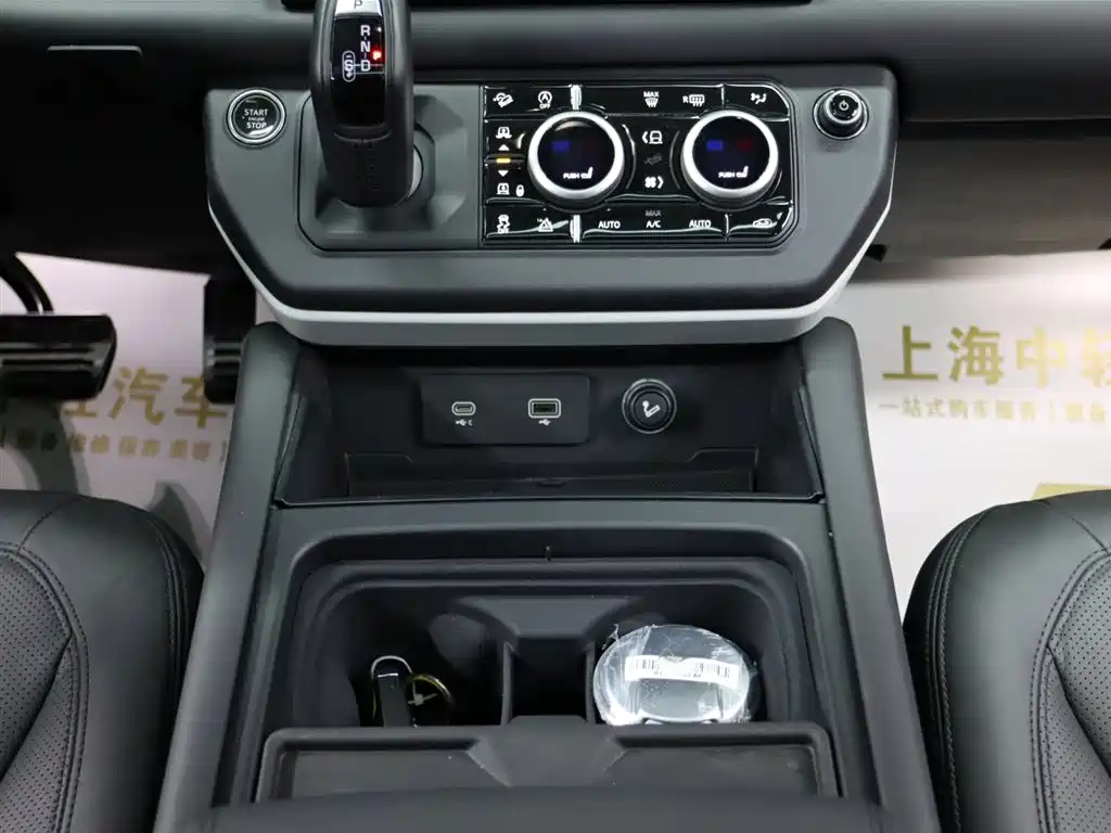 Land Rover Defender 2024 — фото 16