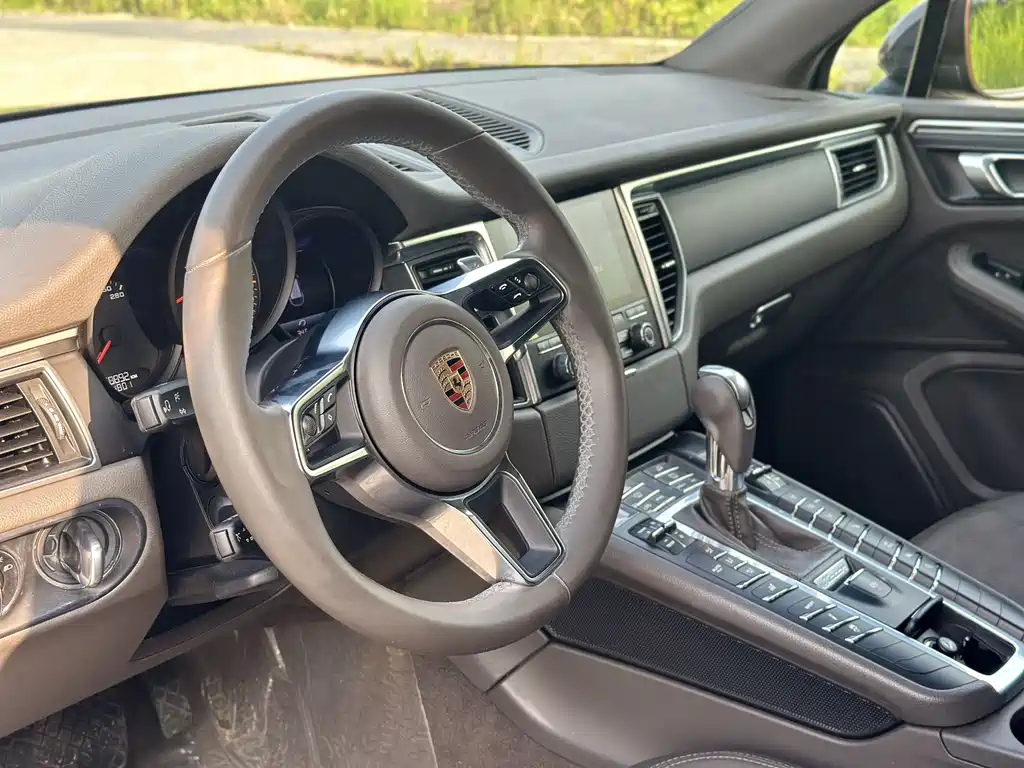 Porsche Macan 2017 — фото 10