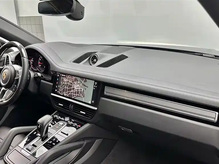 Porsche Cayenne 2023 — фото 17