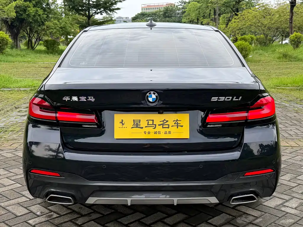 BMW 5 Series 2023 — фото 17