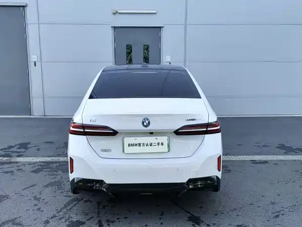 BMW i5 2026