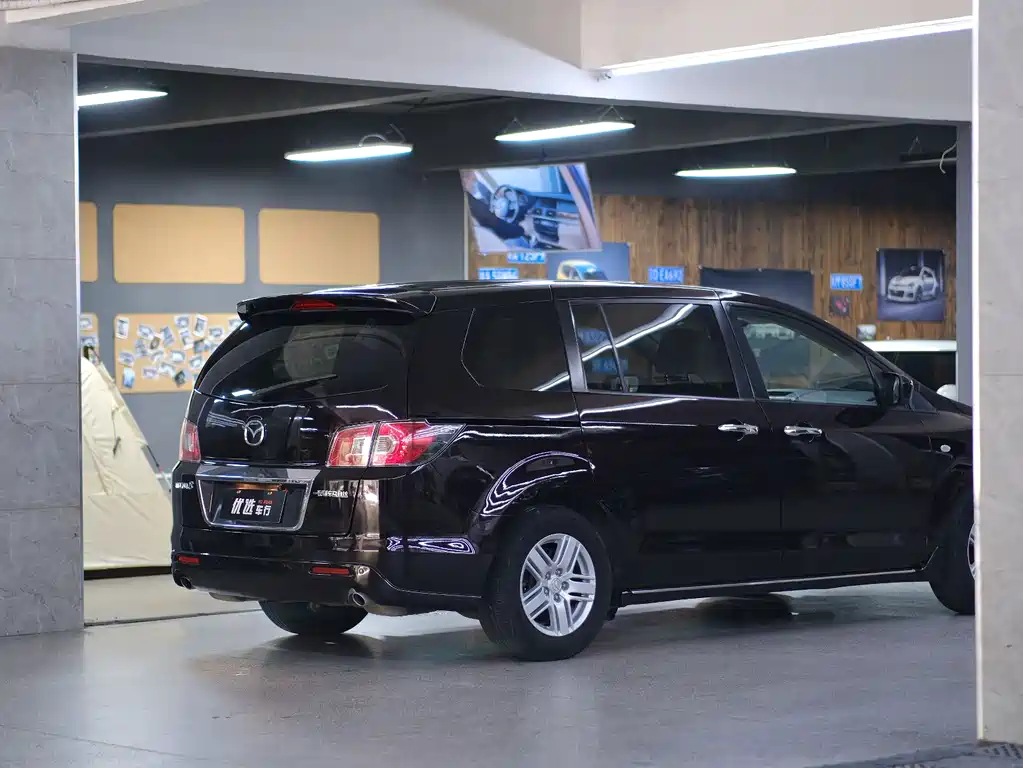 Mazda 8 2012