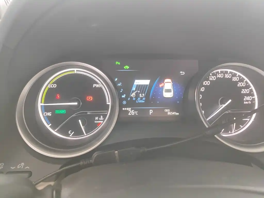 Toyota Camry 2018 — фото 12