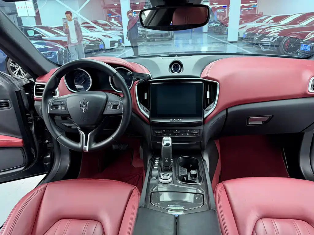 Maserati Ghibli 2019 — фото 16