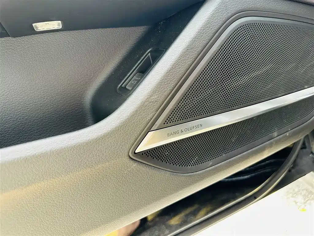 Audi A8 2023 — фото 17