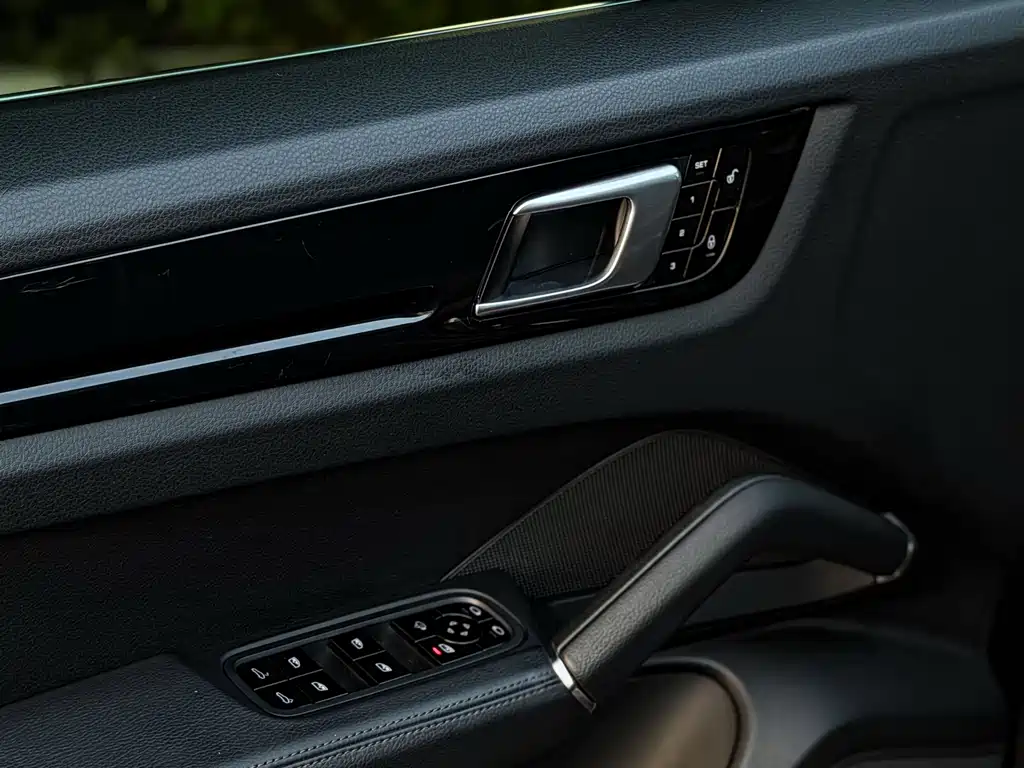 Porsche Cayenne 2019 — фото 19