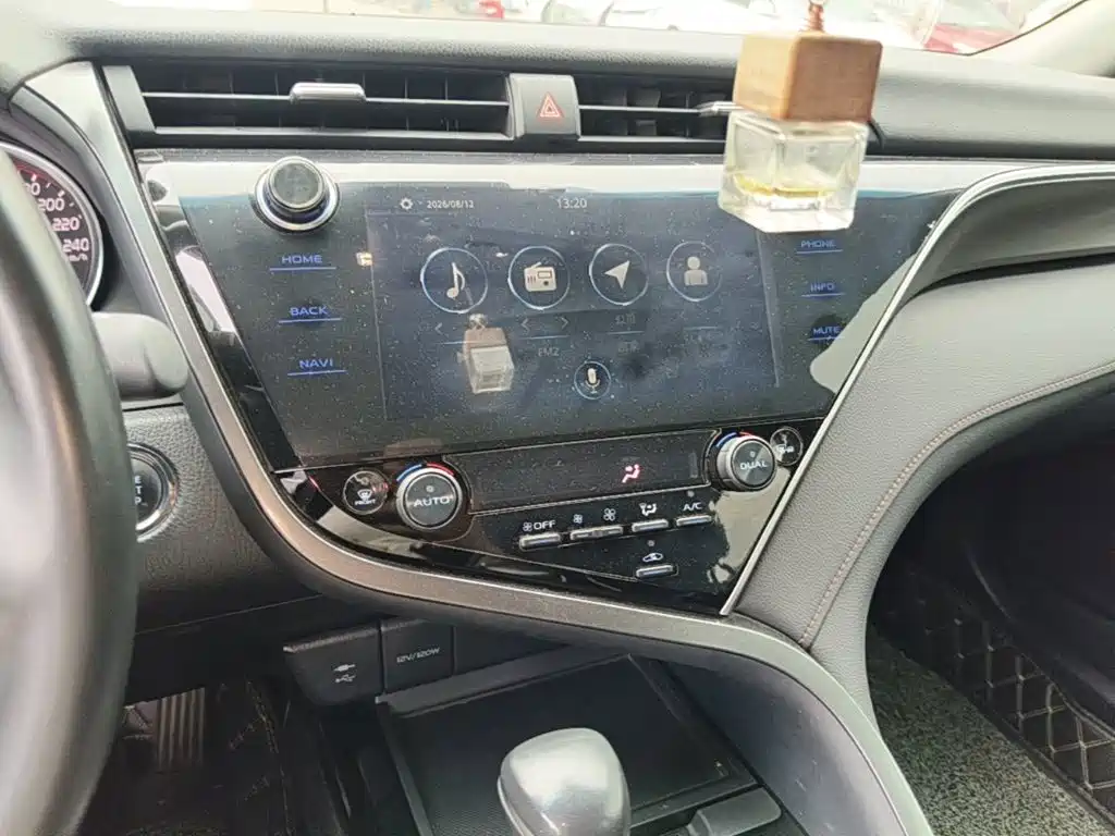 Toyota Camry 2020 — фото 13