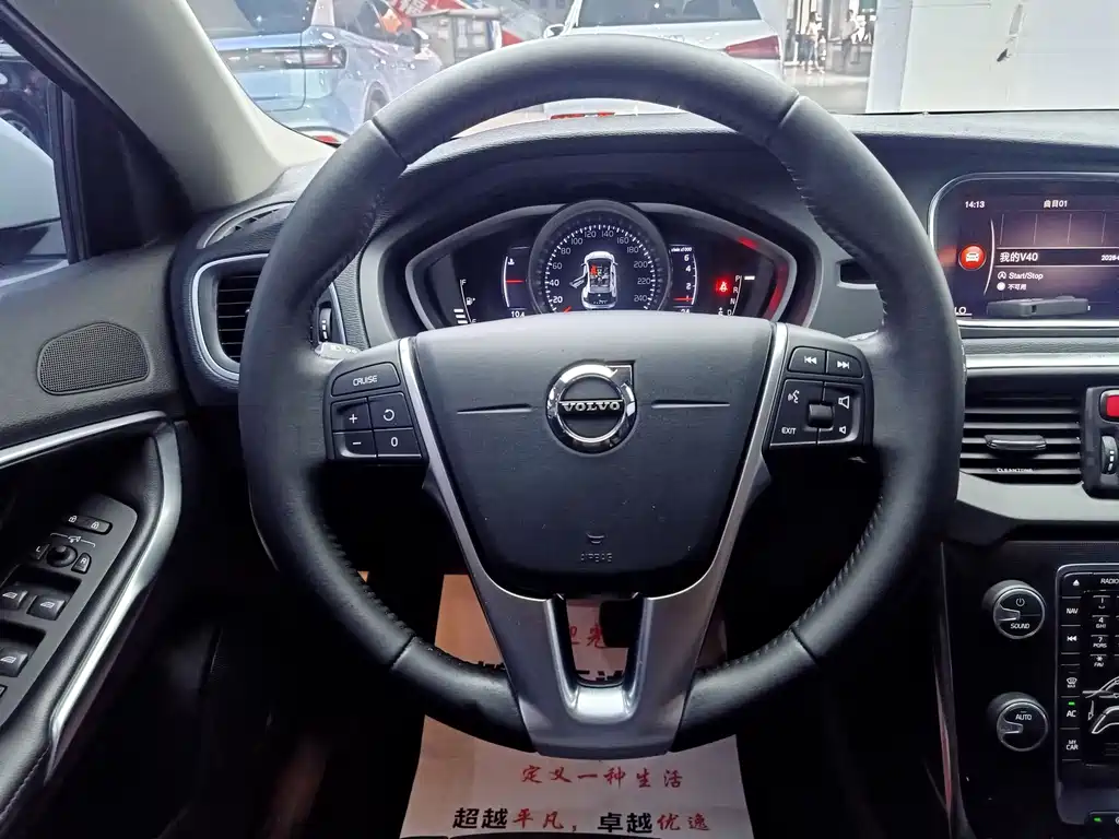 Volvo V40 2017 — фото 18
