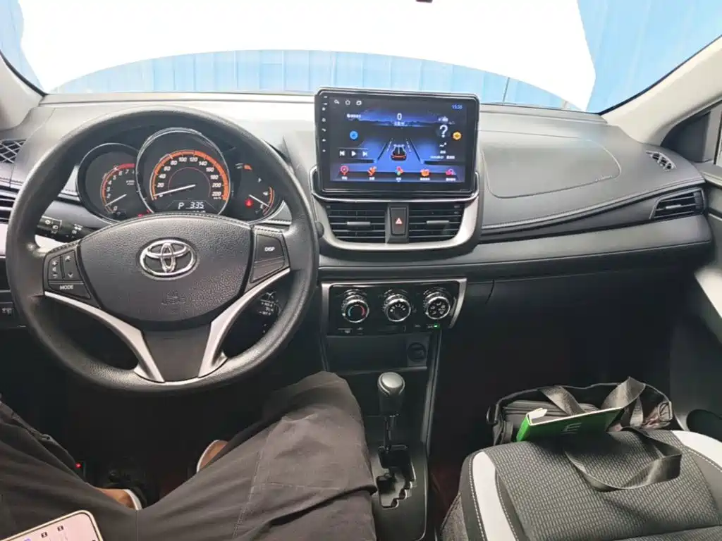 Toyota Yaris L 2022 — фото 10