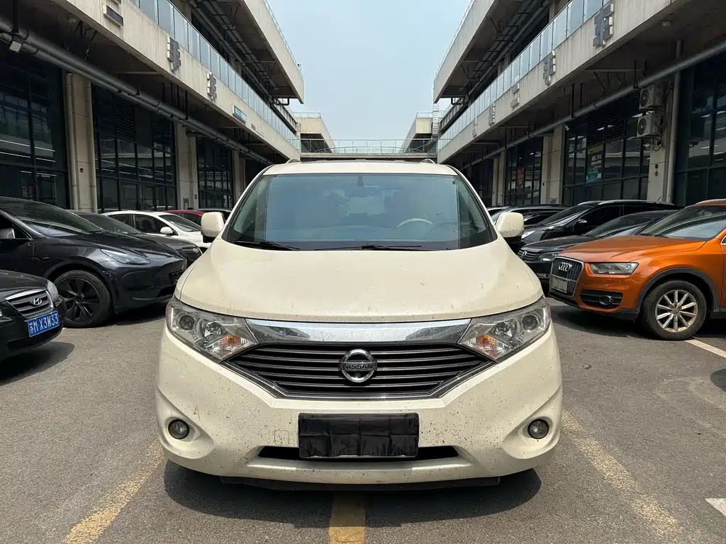 Nissan Quest 2017 — фото 2