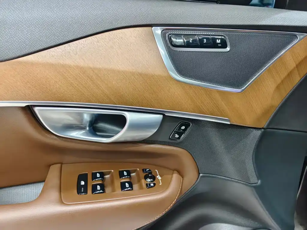 Volvo XC90 2024 — фото 19