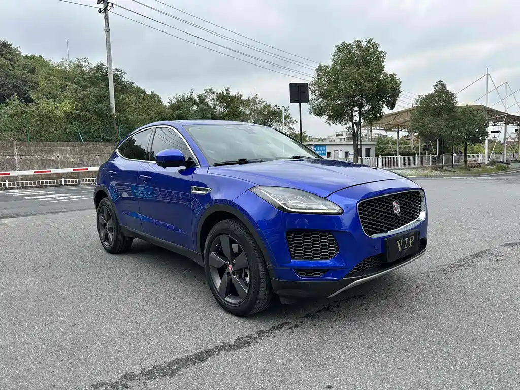 Jaguar E-PACE 2020 — фото 8