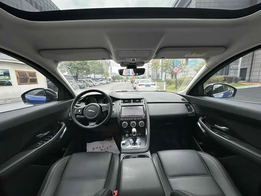 Jaguar E-PACE 2020 — фото 13