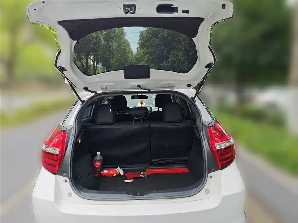 Toyota Yaris L 2016 — фото 15