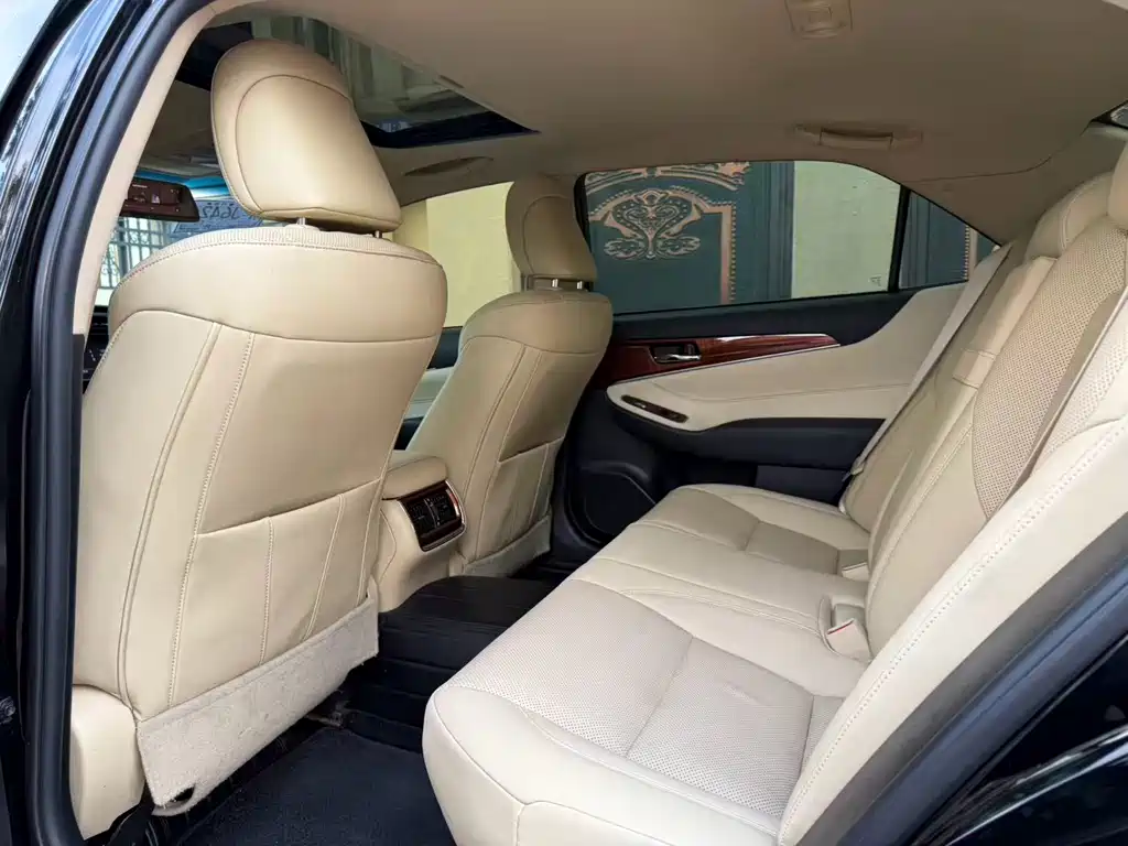 Toyota Crown 2016