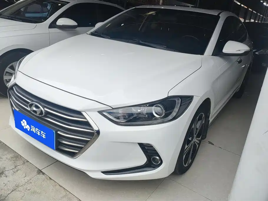 Hyundai Elantra 2019 — фото 1