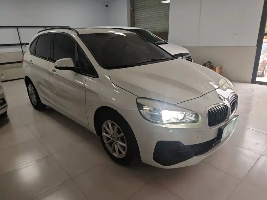BMW 2 Series Active Tourer 2018 — фото 4