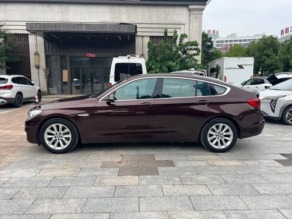 BMW 5 Series GT 2015 — фото 12