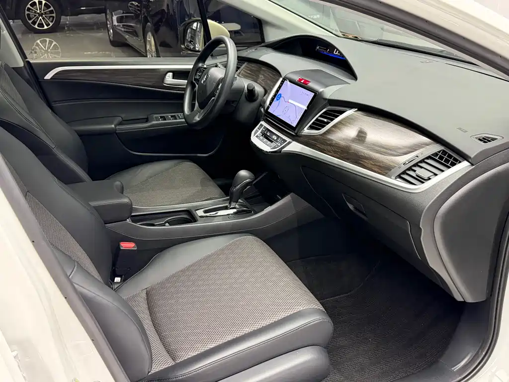 Honda Jade 2017 — фото 13