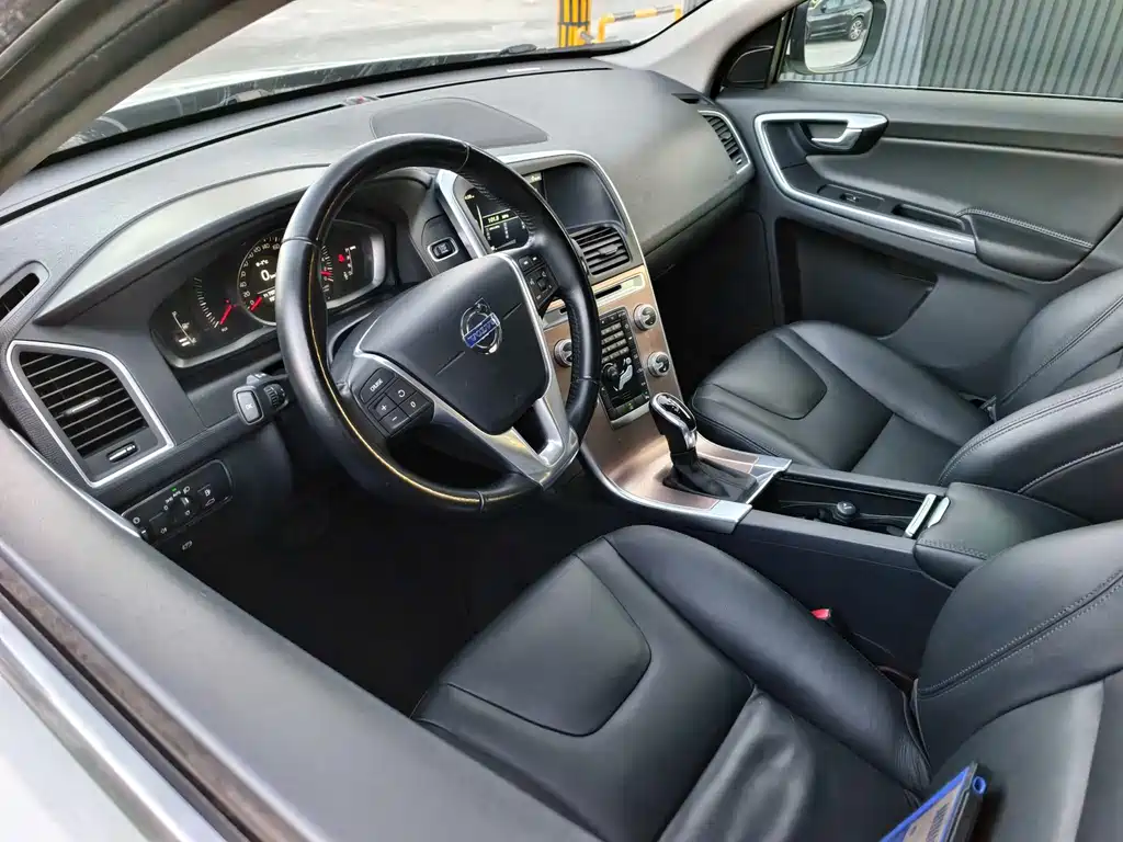 Volvo XC60 2015 — фото 11