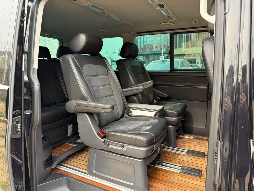 Volkswagen Multivan 2018 — фото 12