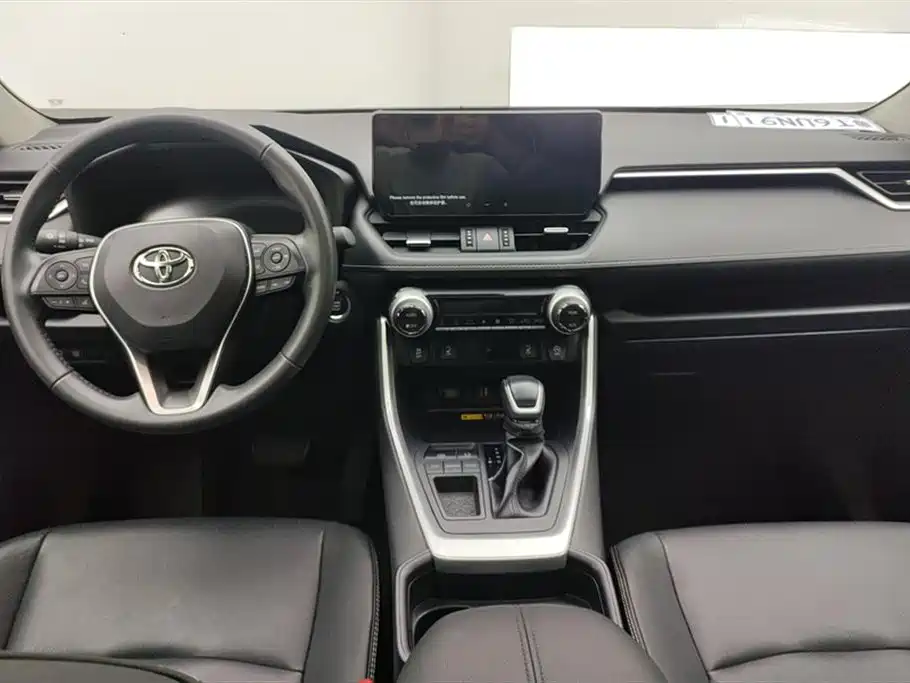 Toyota RAV4 2024 — фото 12