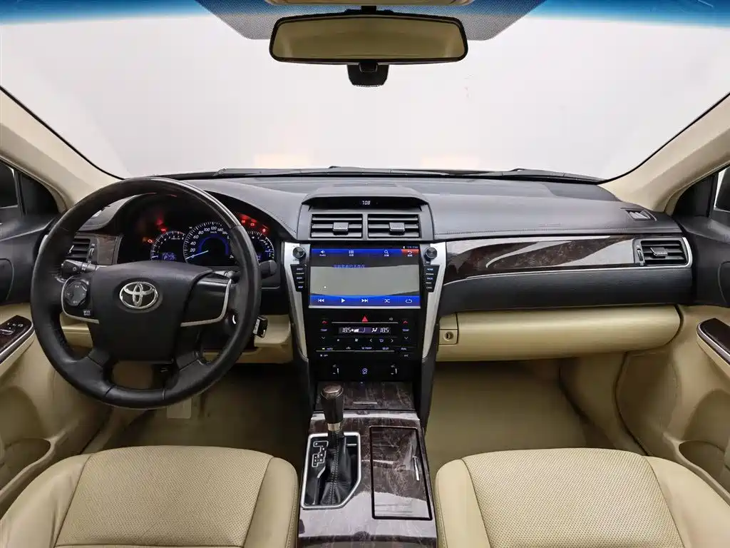Toyota Camry 2017 — фото 5