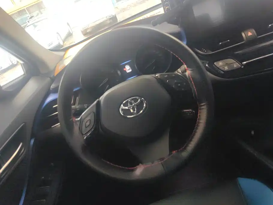 Toyota C-HR 2023 — фото 15