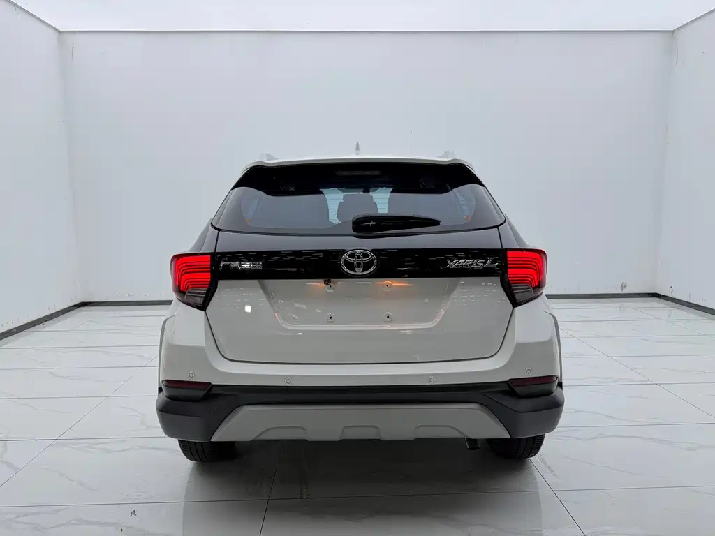 Toyota Yaris L 2022 — фото 5