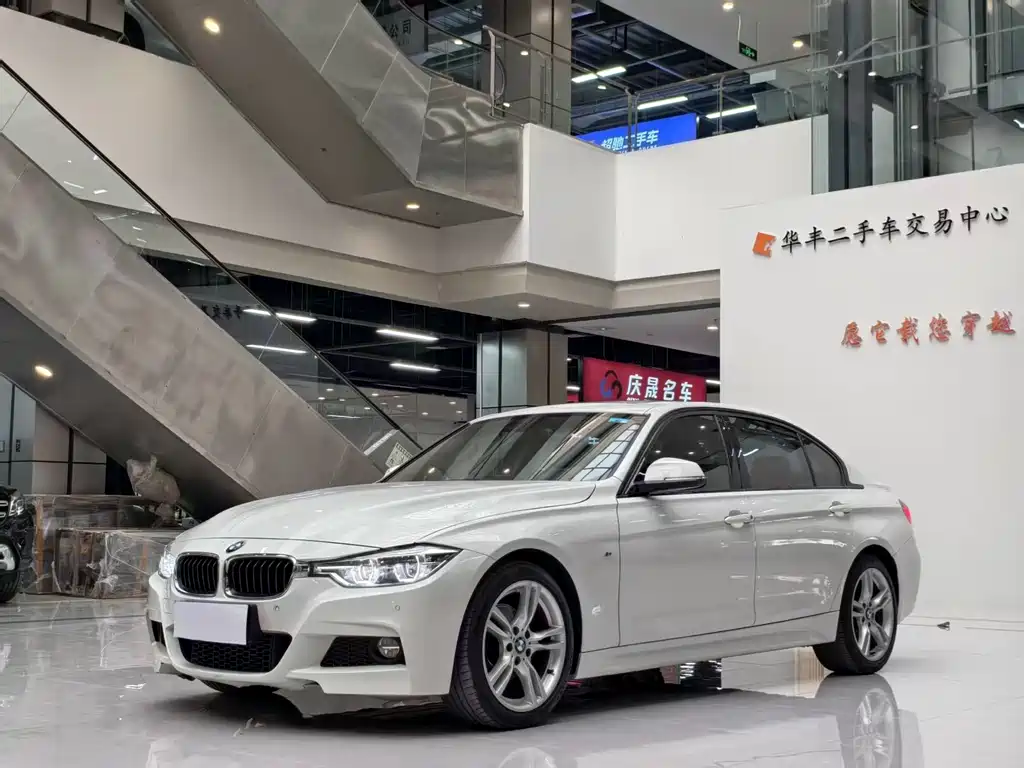 BMW 3 Series 2018 — фото 1