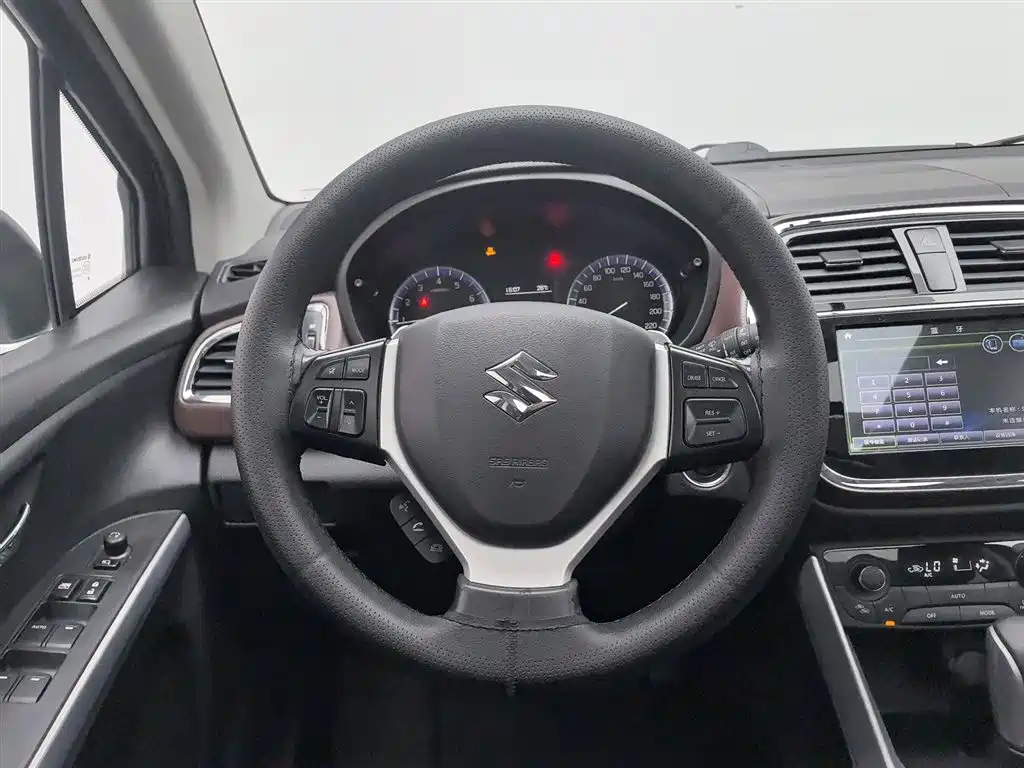 Suzuki Vitara 2017 — фото 11