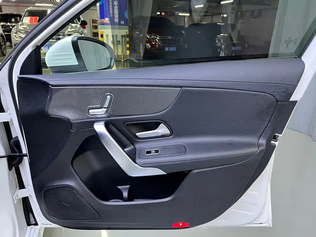 Mercedes-Benz A-Class 2019 — фото 13