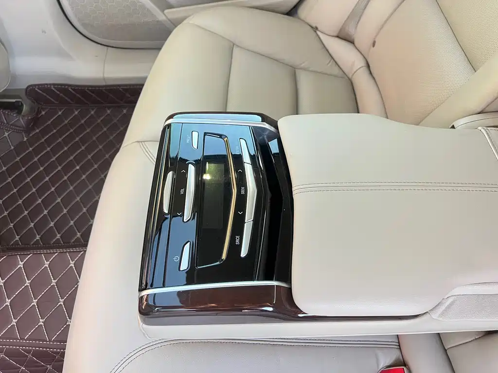Cadillac XTS 2016 — фото 15