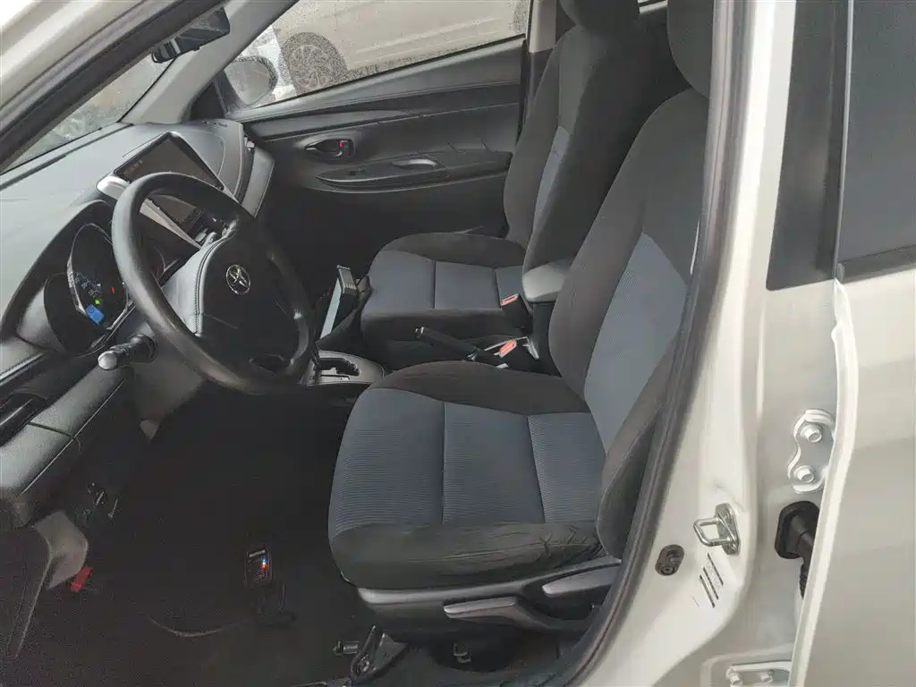 Toyota Yaris L 2019 — фото 15